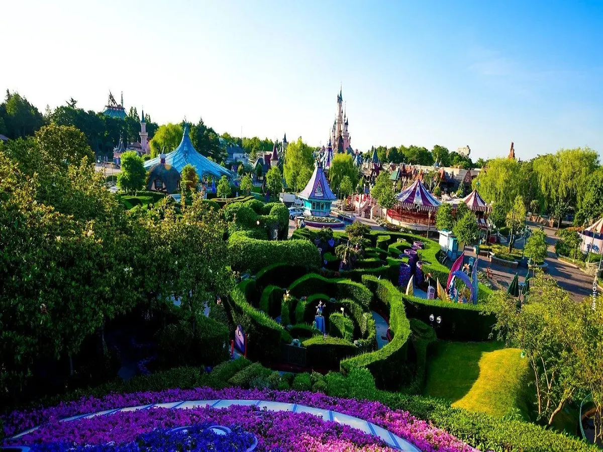 Disneyland Paris – Magical Theme Park Adventure with Disney & Marvel Attractions