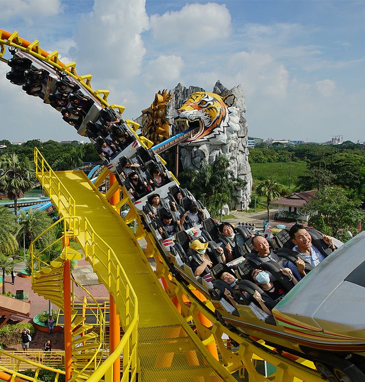 Dream World Bangkok – Family-Friendly Theme Park with Rides, Snow Town & More