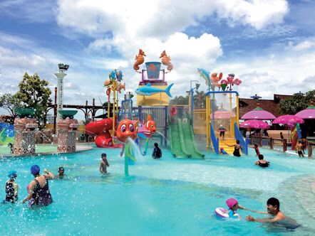 Dream World Bangkok – Family-Friendly Theme Park with Rides, Snow Town & More